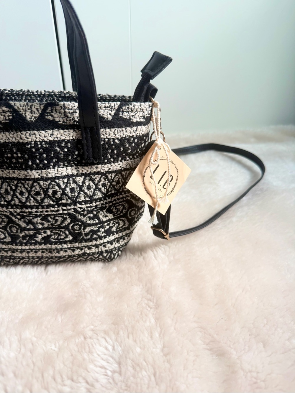 L.I.B New York. Black & Cream Woven Pattern Tote Bag with Removable Strap - Picture 4 of 9
